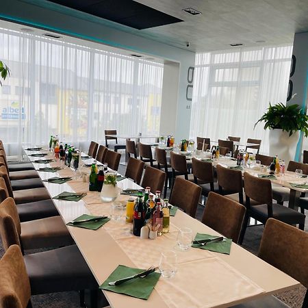 טריניץ Steelhouse Hotel מראה חיצוני תמונה