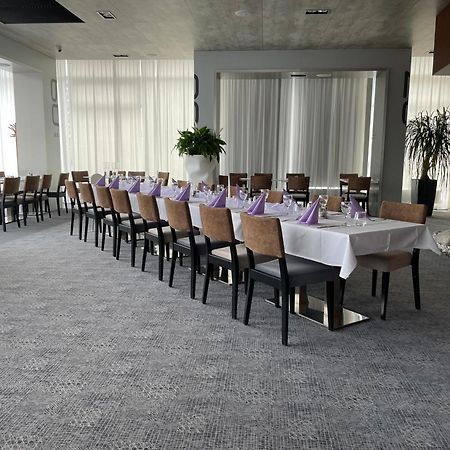 טריניץ Steelhouse Hotel מראה חיצוני תמונה