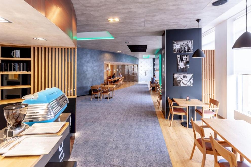 טריניץ Steelhouse Hotel מראה חיצוני תמונה