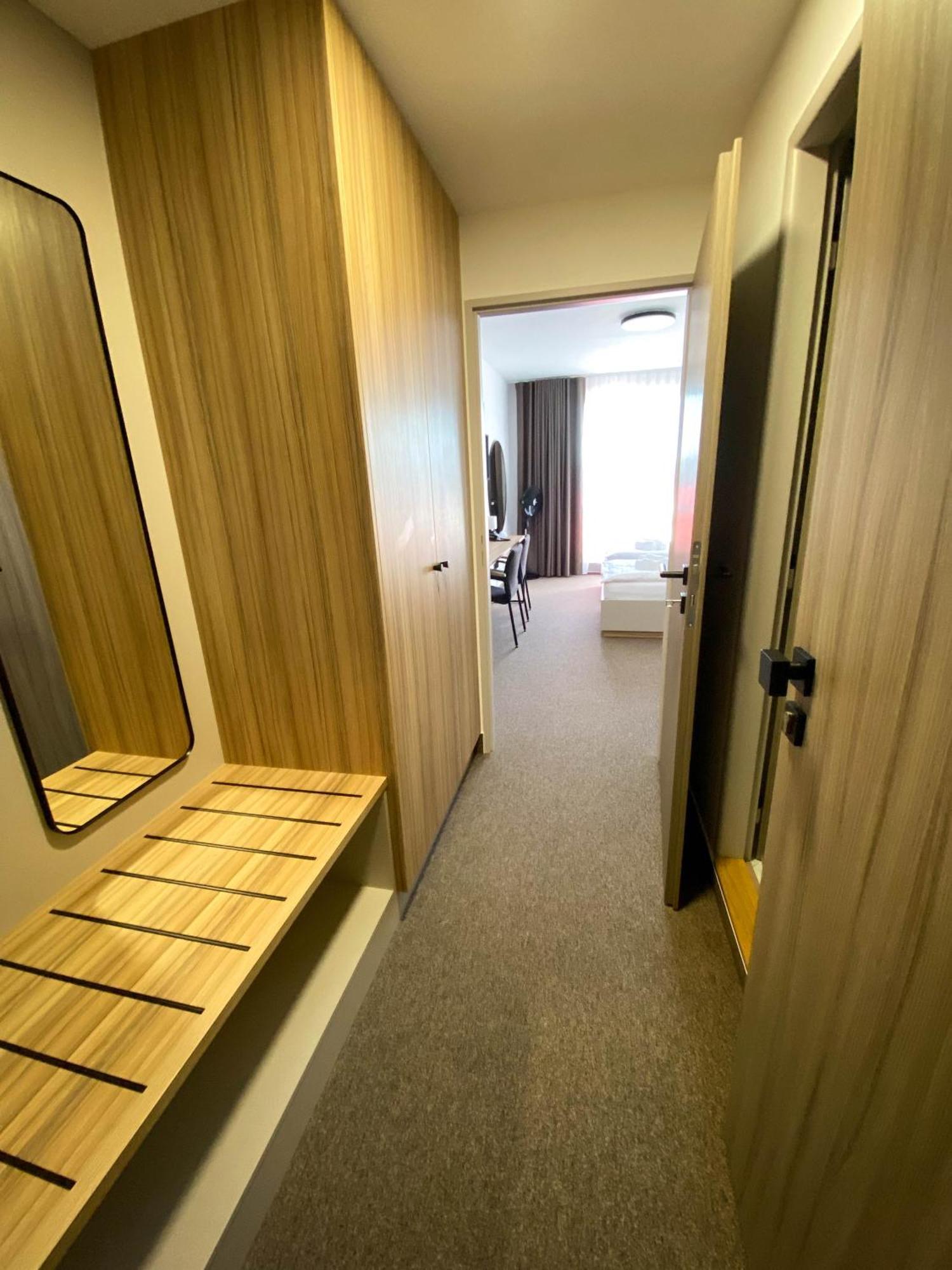 טריניץ Steelhouse Hotel מראה חיצוני תמונה