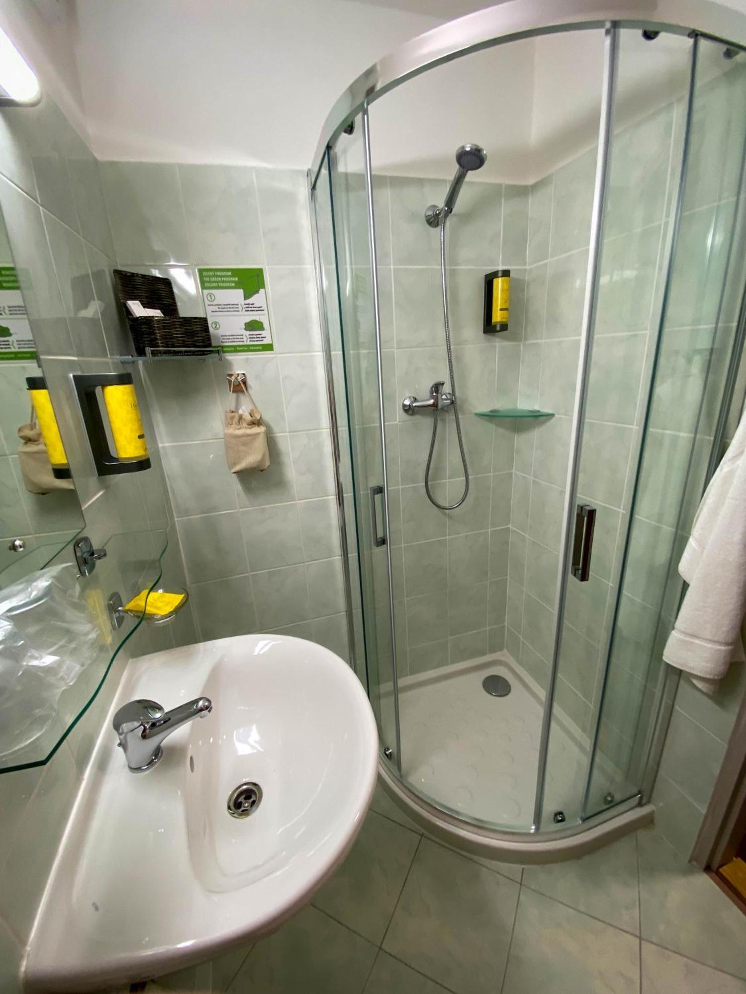טריניץ Steelhouse Hotel מראה חיצוני תמונה