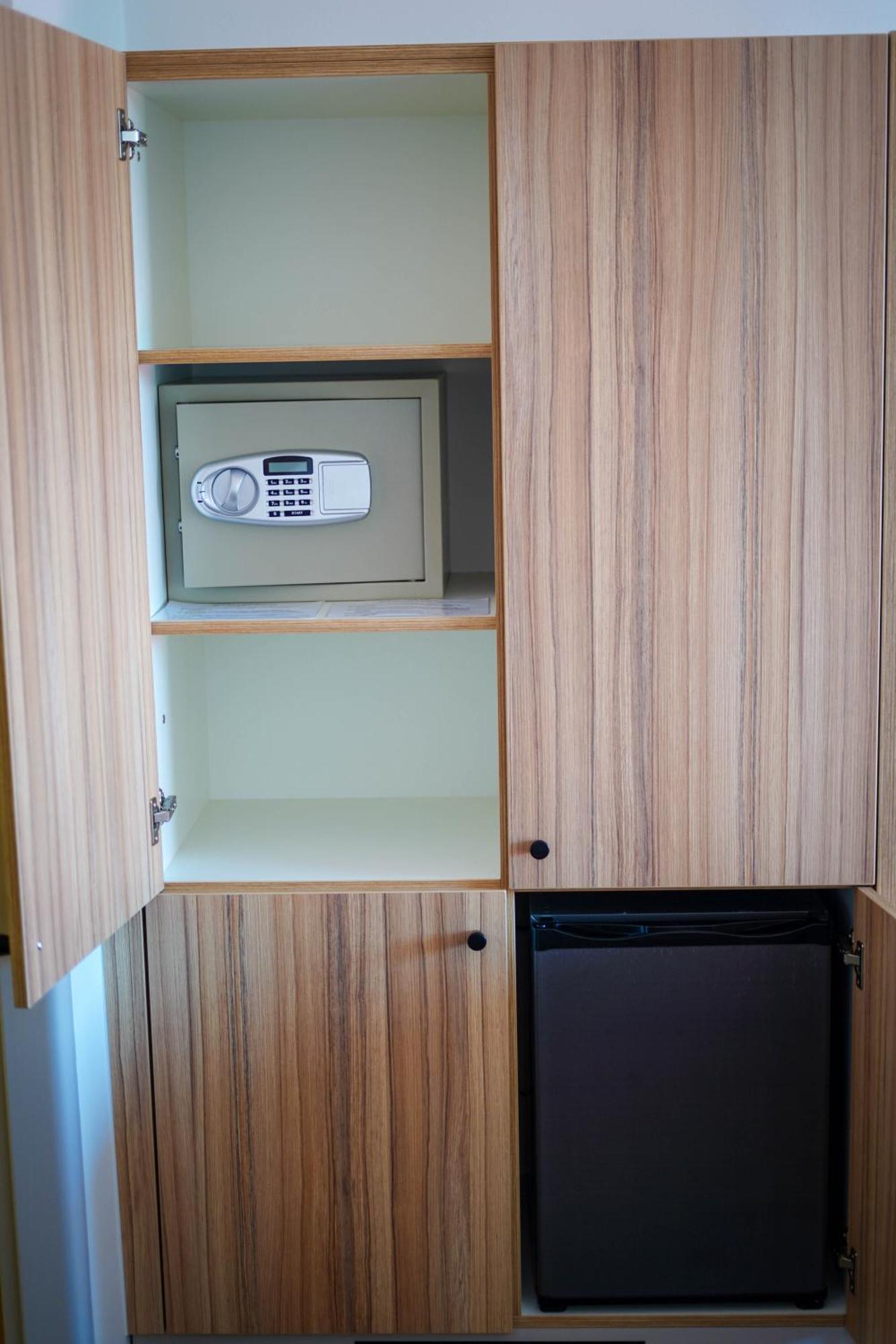 טריניץ Steelhouse Hotel מראה חיצוני תמונה